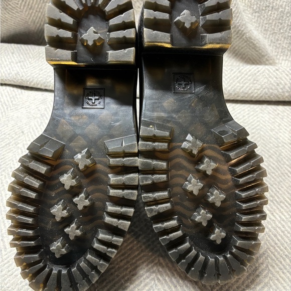 😎 Dr. Martens Chelsea Pull-on Platform Boots in Olive Green - Picture 5 of 6